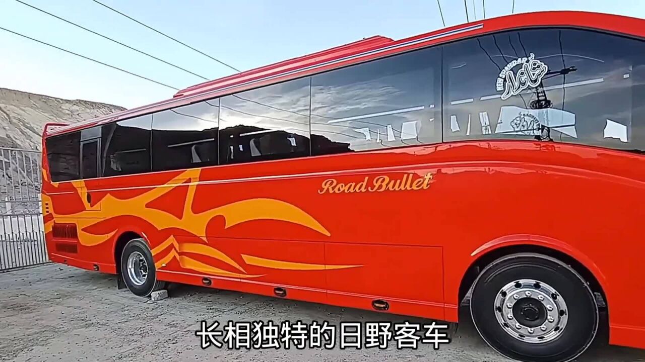 日野客車罕見的型號,大巴的車身,麵包車的車頭,只有24個座位