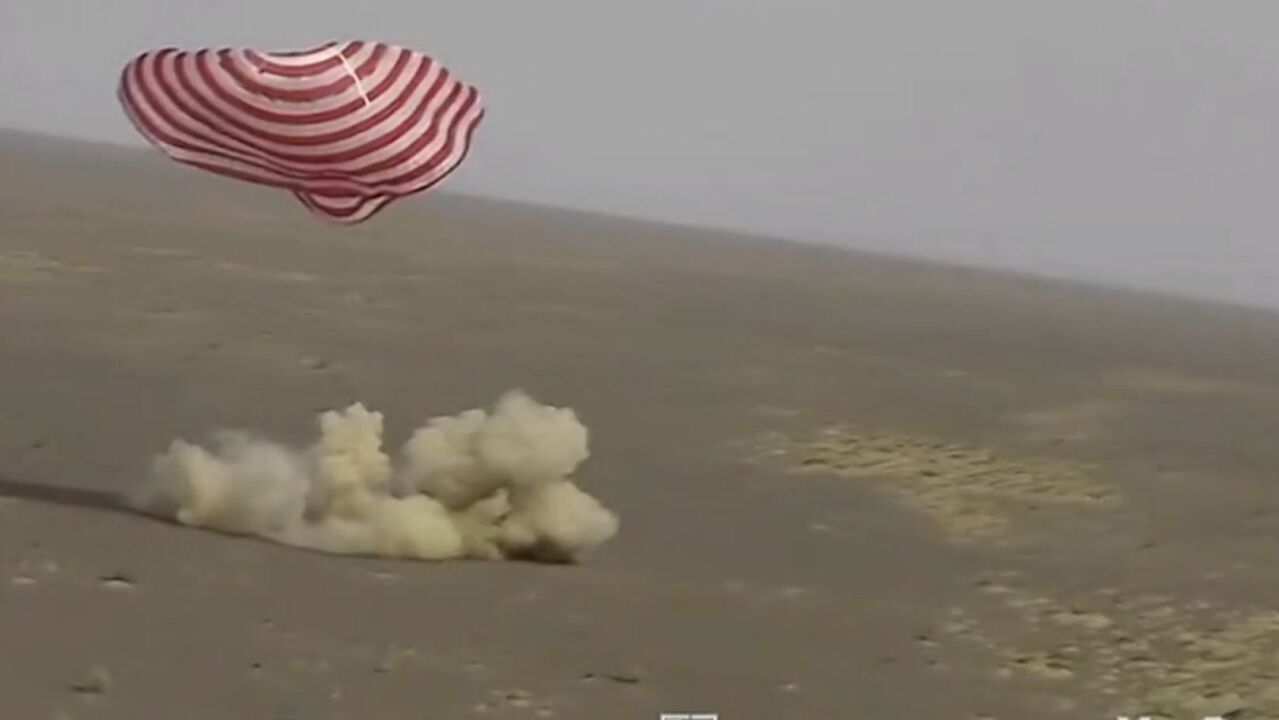 现场：神十三返回舱成功着陆返回舱呈直立状态_高清