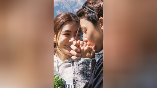 泰剧《假扮女佣》cp成真!mark成功求婚kim,现场紧紧相拥秀钻戒