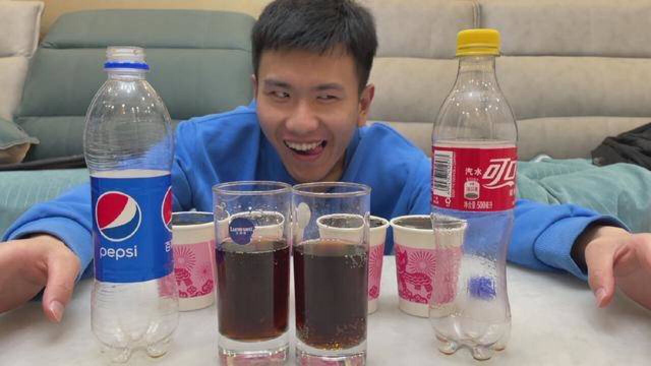 同样毫升的百事可乐和可口可乐,倒入杯中真的不一样多吗?