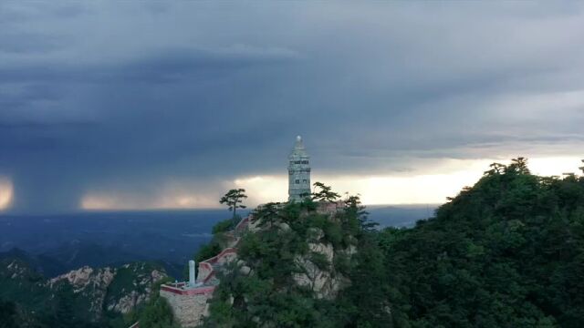 《盘山山色翠空蒙,我欲登游雾半封》