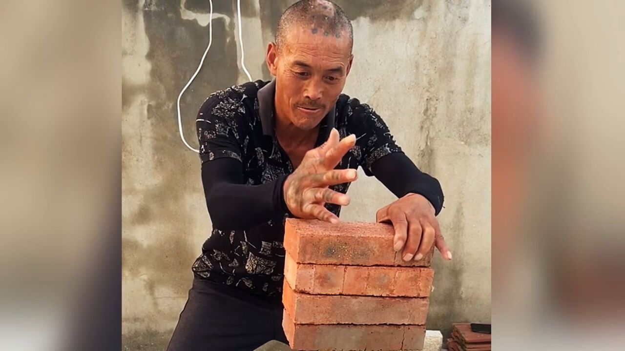 沙包一样大的拳头你见过吗?64岁大叔练就铁砂掌,拳头堪比大铁锤