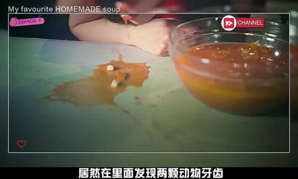 女主播在线直播吃章鱼,男主发现原来是被胁迫《吃播》