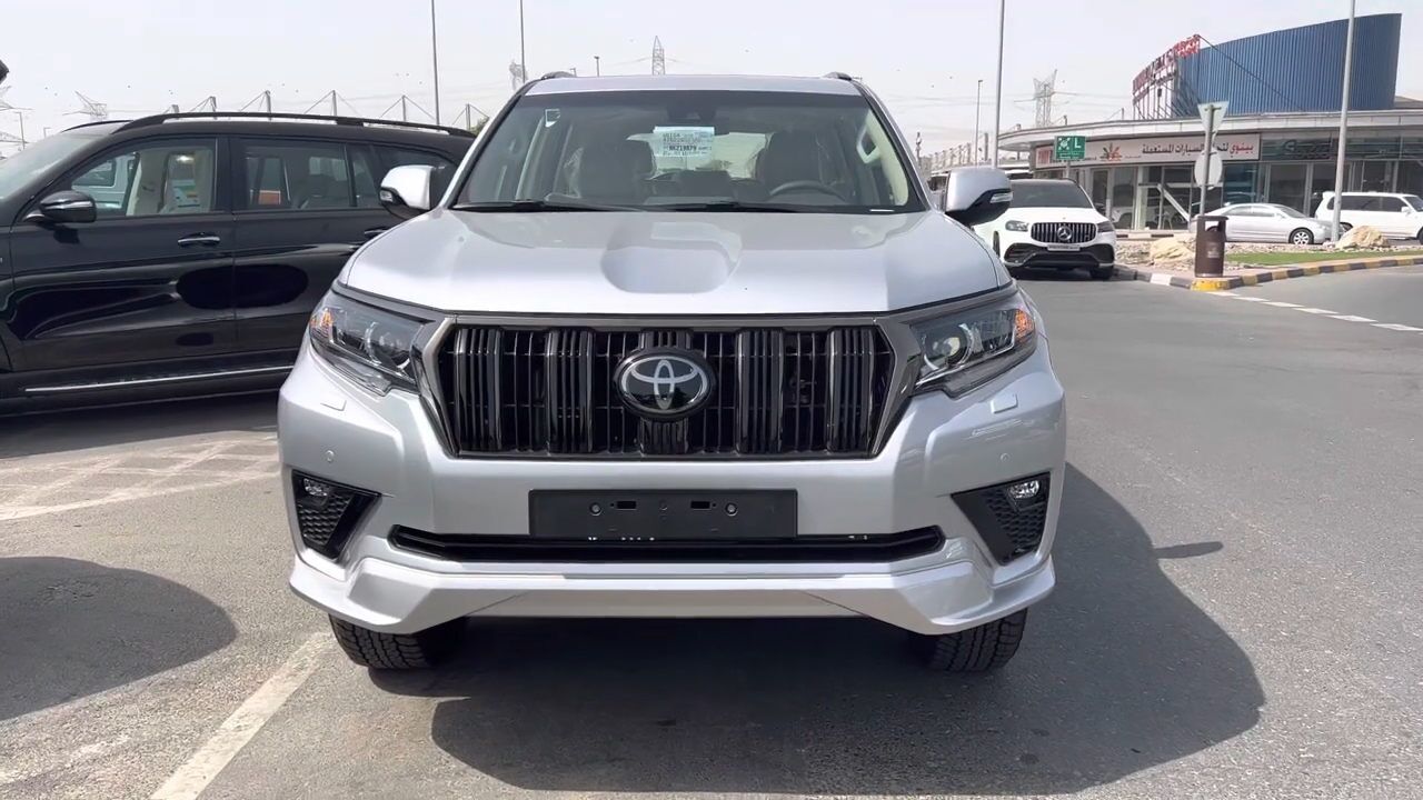 2022款丰田小霸道(2022款丰田小霸道图片)