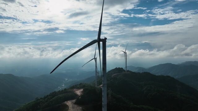 福旺彩绘风电场美丽壮观,景色宜人