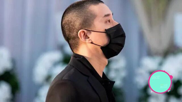 成龙儿子为违规停车公开道歉 被曝暂停演艺事业经商卖酒