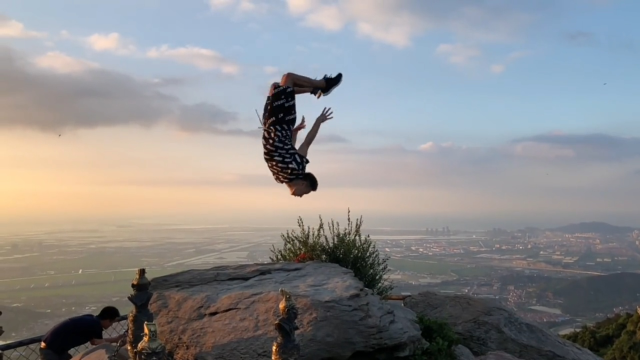 天门山云纵天梯跑酷大赛 @极限运动 温驰参赛视频 @腾讯视频
