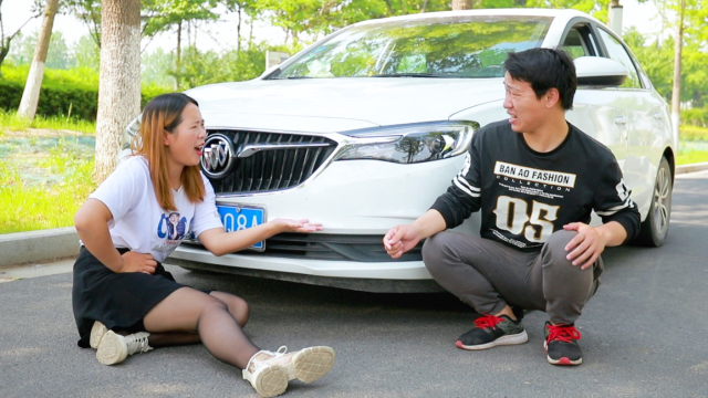 美女碰瓷,没想遇上高度负责的司机,一连四天拉美女去医院做检查