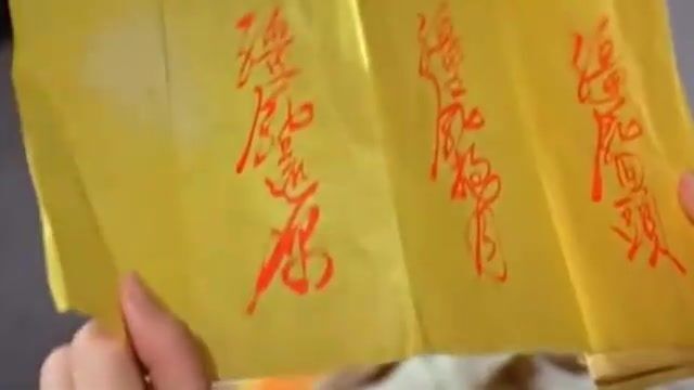 电影师傅叫两徒弟符咒,交给他们任务,怎料下秒太搞笑!喜剧片