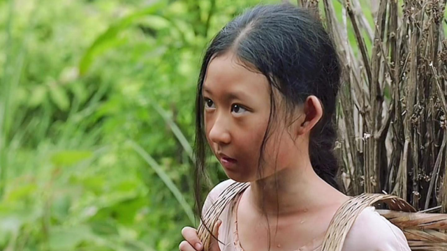 女书记帮助穷女孩上学 没想到女孩父亲却这么对她