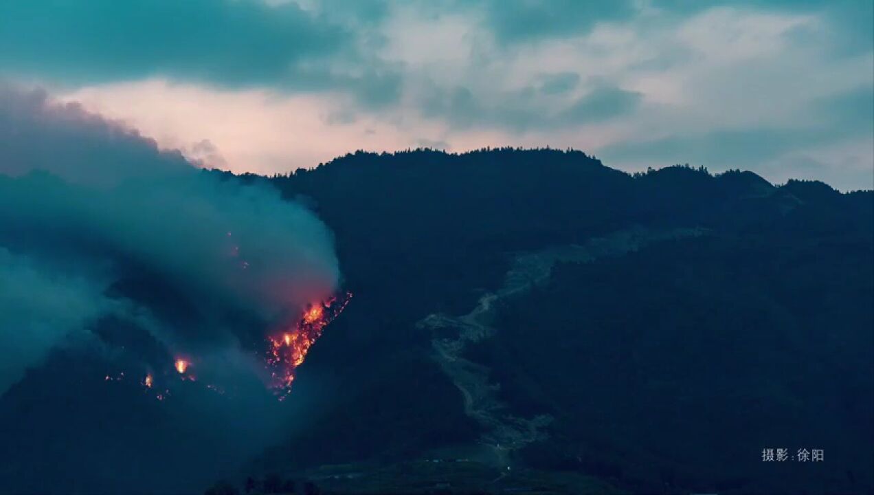 热点追踪｜重庆市民夹道欢送灭火英雄；延时记录缙云山“以火灭火”全过程_高清1080P在线观看平台_腾讯视频