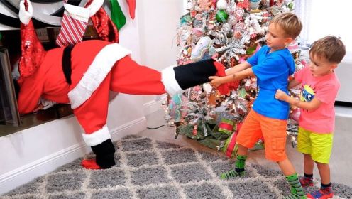 尼基兄弟想把圣诞老人抓住，以为这样就可以得到更多的圣诞礼物。