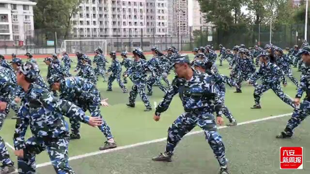 请检阅!六安一中东校区1100余名军训学生申请“出战”