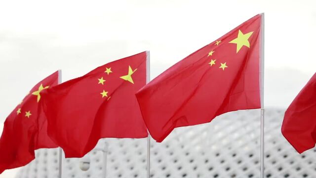 视频+组图 | 喜迎国庆,洋浦街头洋溢最美“中国红”!