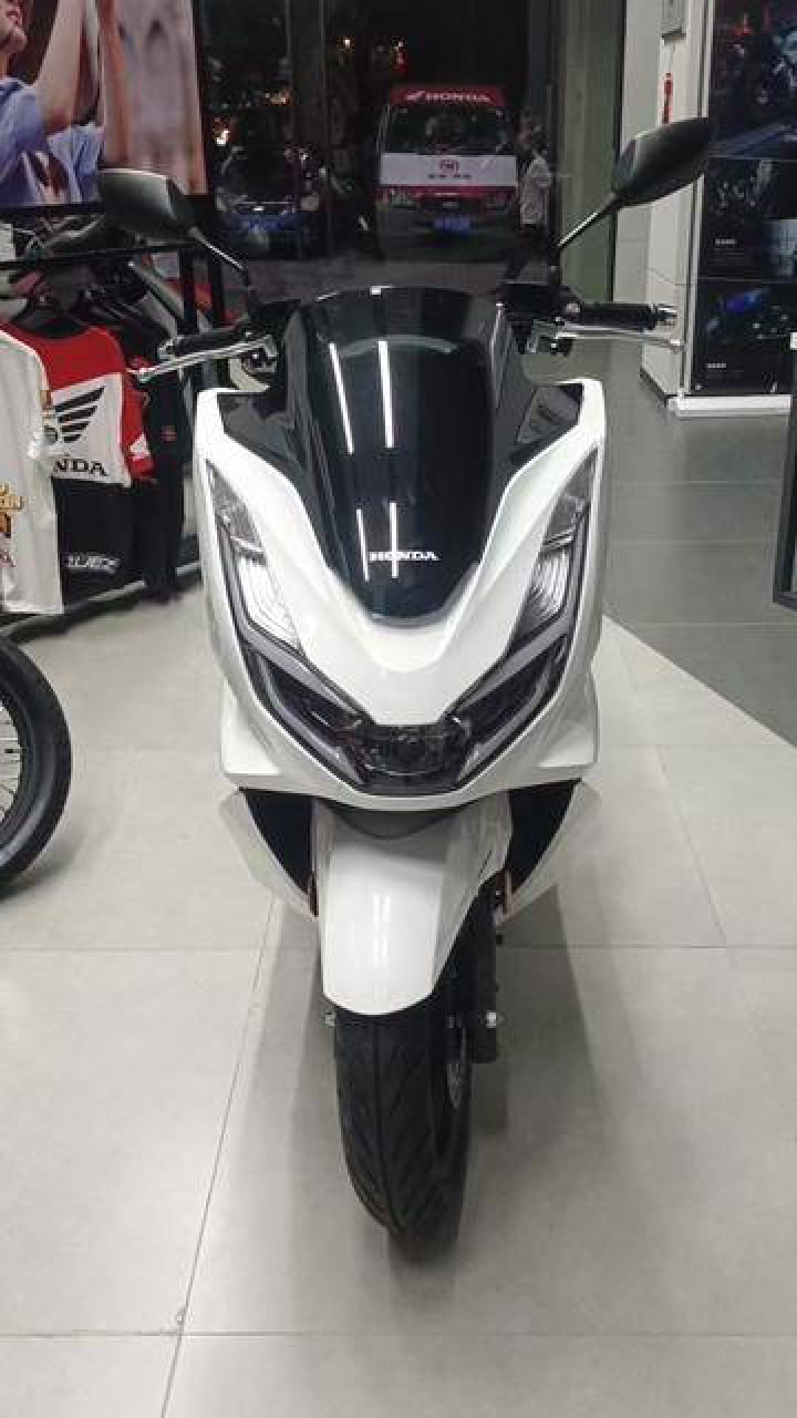 本田pcx160三款颜色省油耐磨骑行平稳舒适 百公里油耗只需2.