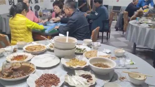 北京门头沟斋堂镇爆火的农家院，住宿管三餐竟有烤羊腿，你信吗？