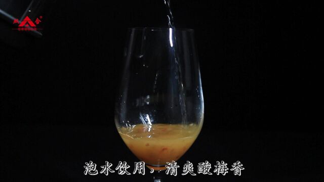 酸梅酱除了蘸烧卤外,还可以做成的酸梅水,酸酸甜甜超解腻!