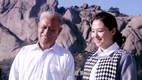 75岁的邓小平爬黄山，与游客接触后，肯定了改革开放道路