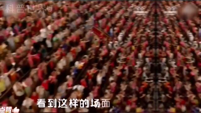 2008年北京,巴基斯坦运动员手持双国旗入场,中国观众爆发热烈掌声,当时场面,太感动了