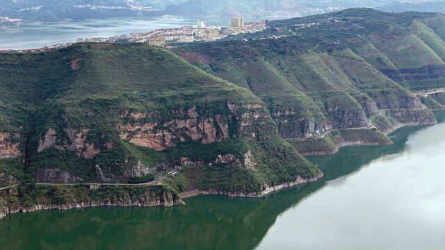 航拍汉源湖:三面环水的县城竟背倚临江绝壁