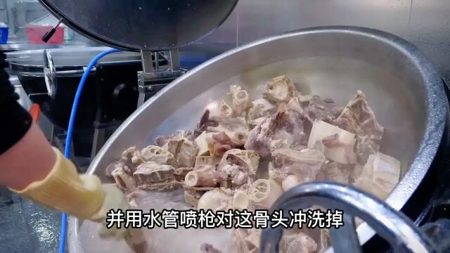 三大猪肉为主食,猪骨汤是灵魂,日卖1000碗的猪肉汤48元还没米饭