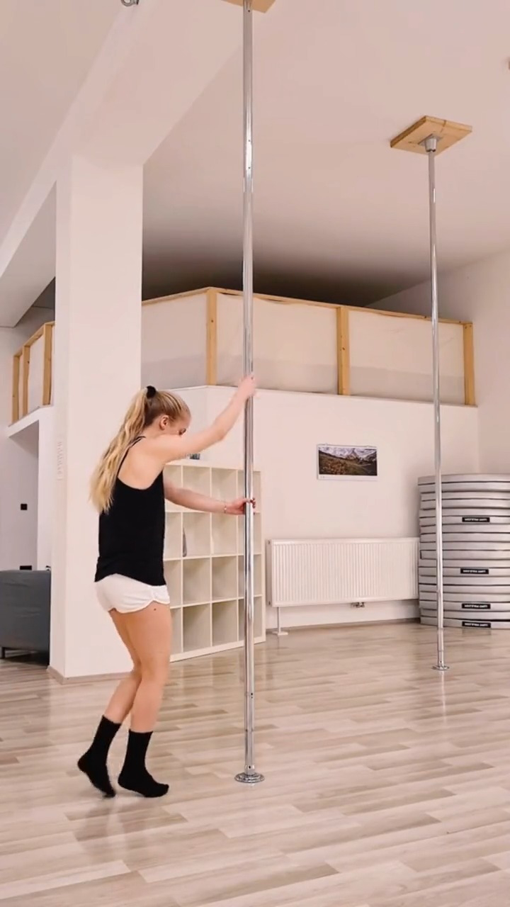 外国小姐姐跳性感钢管舞钢管舞外国小姐姐