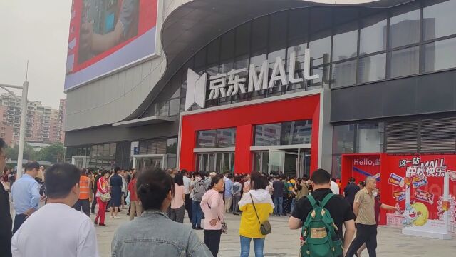 京东MALL华中首店,现场实拍