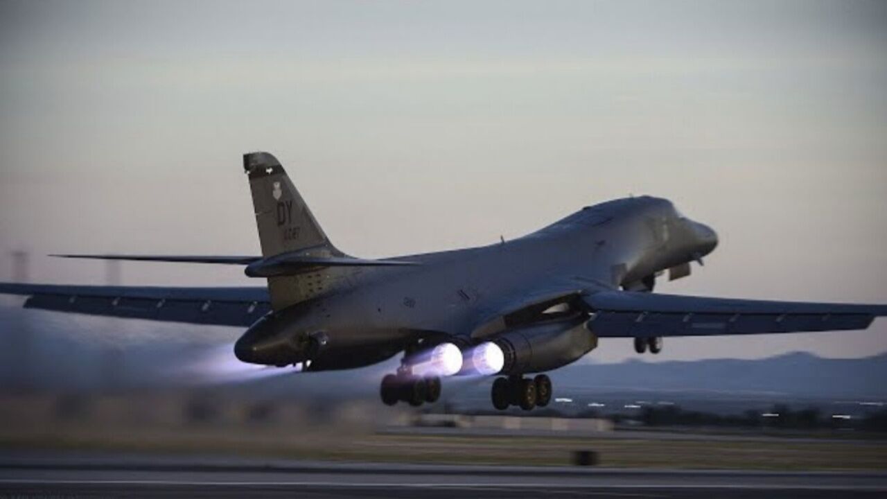 美国战略急先锋,b-1b枪骑兵轰炸机为何被称为娇贵的"机库女王"?