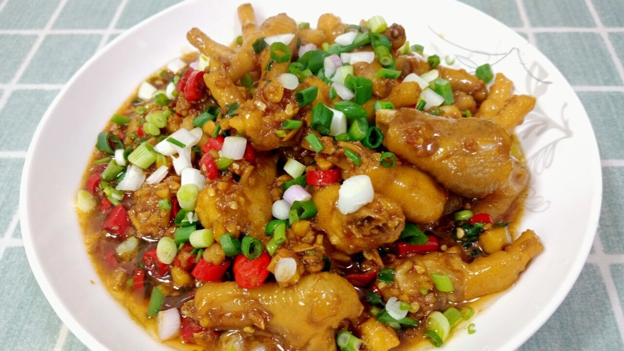 鸡爪里加醪糟,出锅香甜软糯,好吃到停不下来,先收藏了