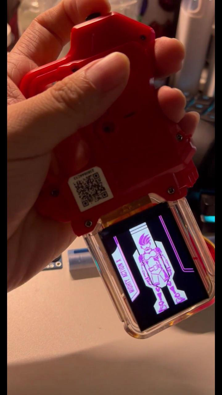 假面骑士艾克赛德万能卡带研制成功
