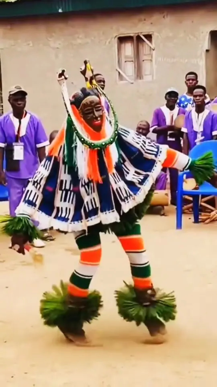 非洲农村非常流行的烫脚舞,高手在人间,这舞蹈真的魔性!