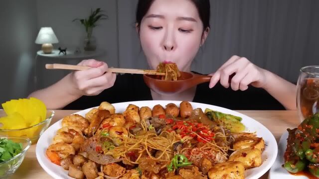 麻辣香锅 (ASMR)