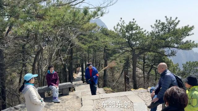 第一次来庐山,看看庐山有多美!就是山顶风大风景挺好看的