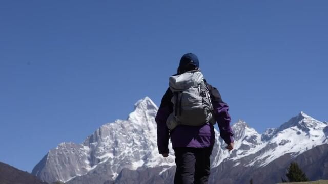 这是一部非常治愈的登山纪录片,仿佛你在梦里就登顶了#户外徒步登山 #攀一座山追一个梦 #山不见我我自去见山 #五一去哪嗨