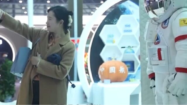 中国航天日:打卡航天主题展,全方位探索宇宙