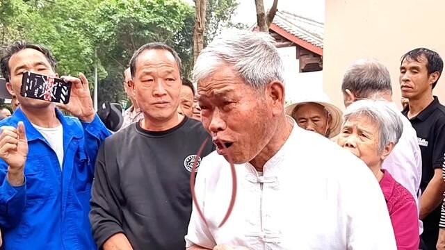 柳江老歌王80多岁了,斗起山歌比年轻人还厉害,光是表情就够我笑#山歌爱好者