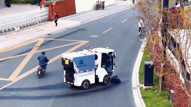 无人驾驶道路清扫车“上岗”!“五段式”高标准保洁助力“苏河半马”开跑→