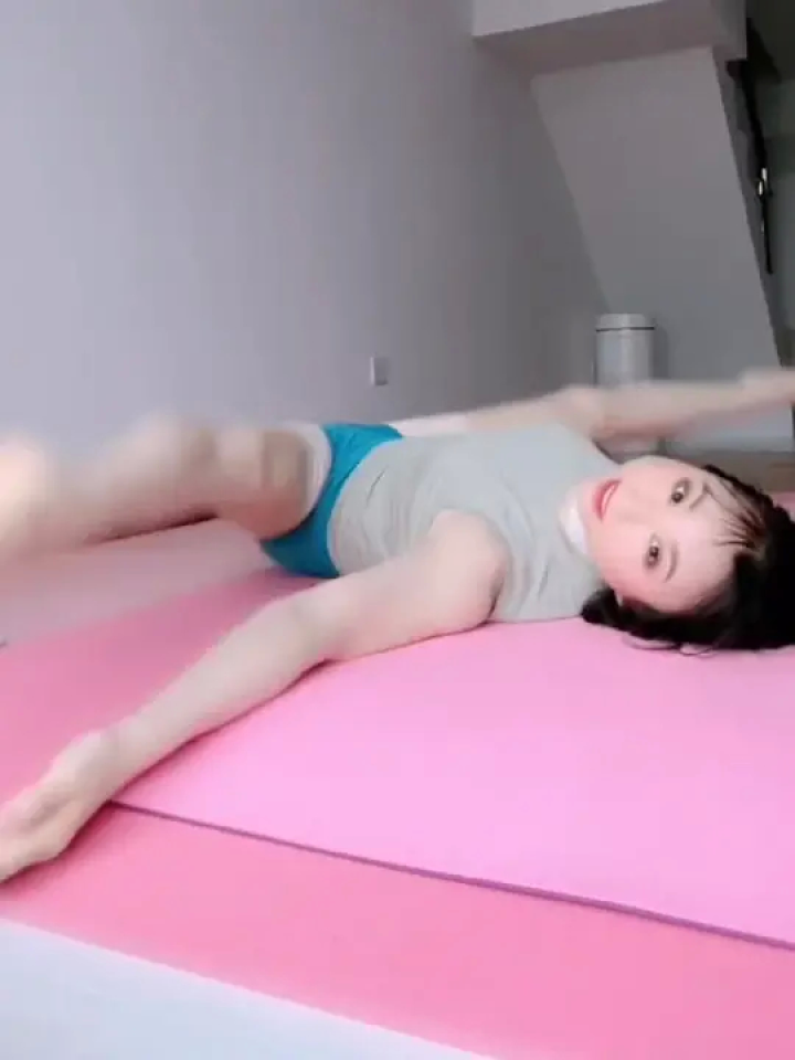 瑜伽美女 #一字马 #瑜伽小姐姐练瑜伽美丽动人