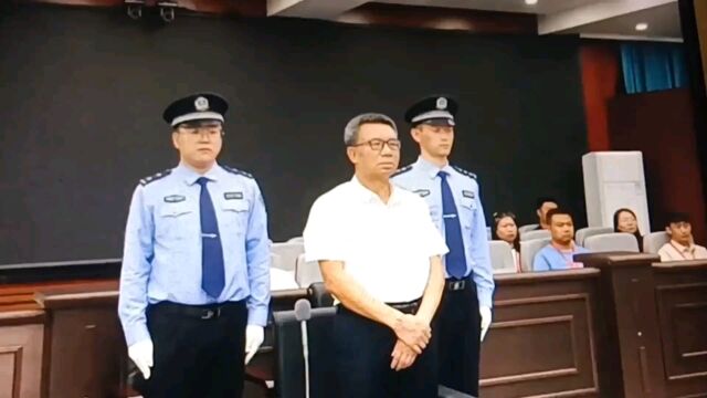 内蒙古贪污犯李建平贪污高达40多个亿.最最后终究没有逃脱法律的制裁