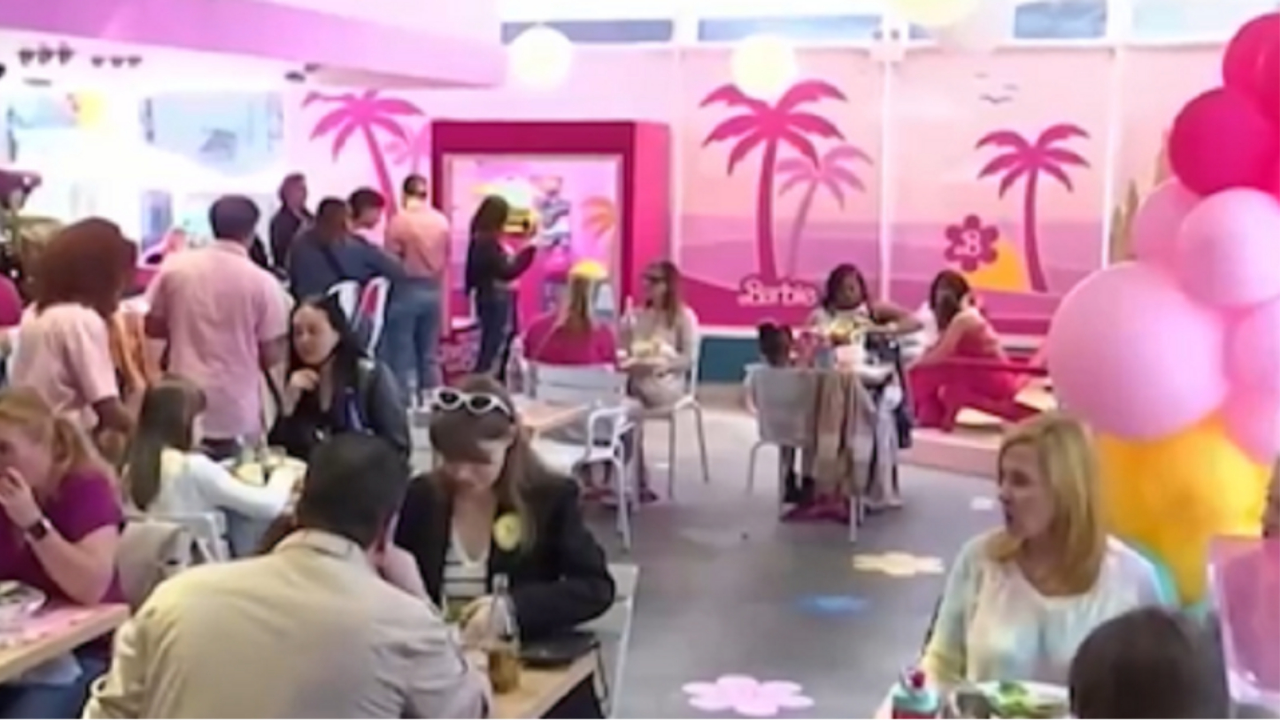 美国"马里布芭比"咖啡馆在纽约开业
