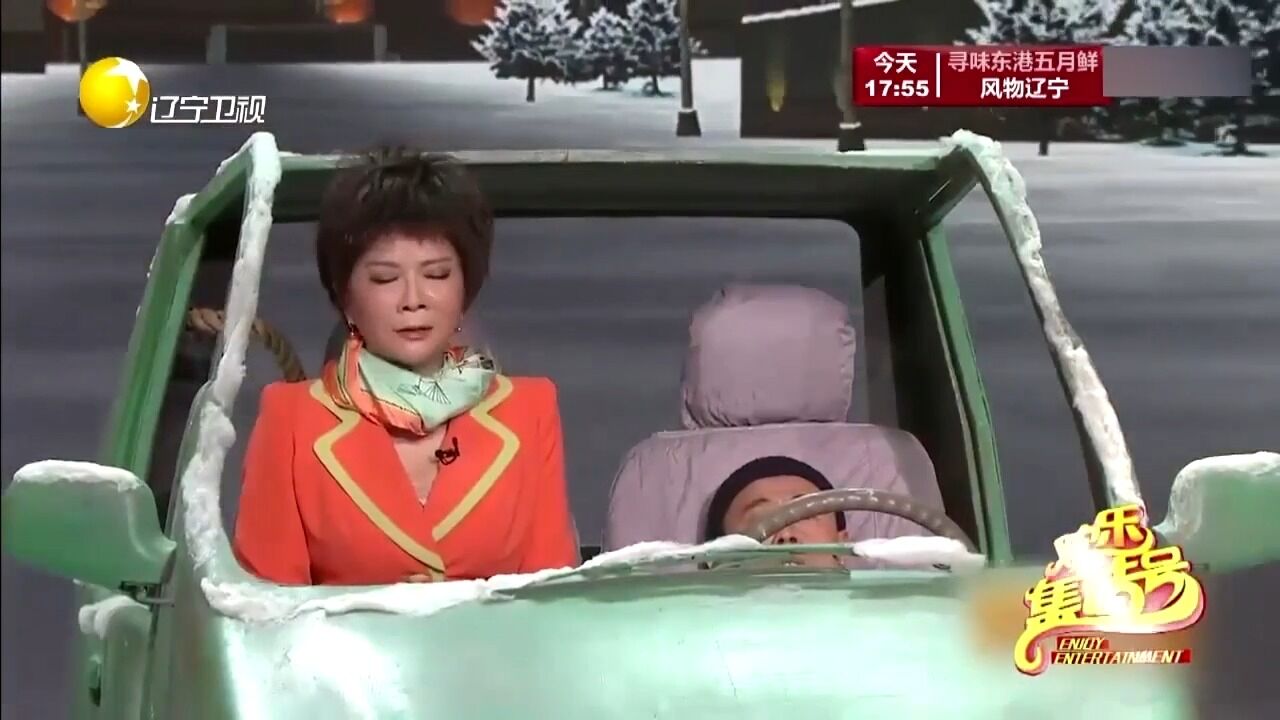 小品《車站奇遇》:蔡明調侃潘長江顏值身高,堪稱經典百看不厭