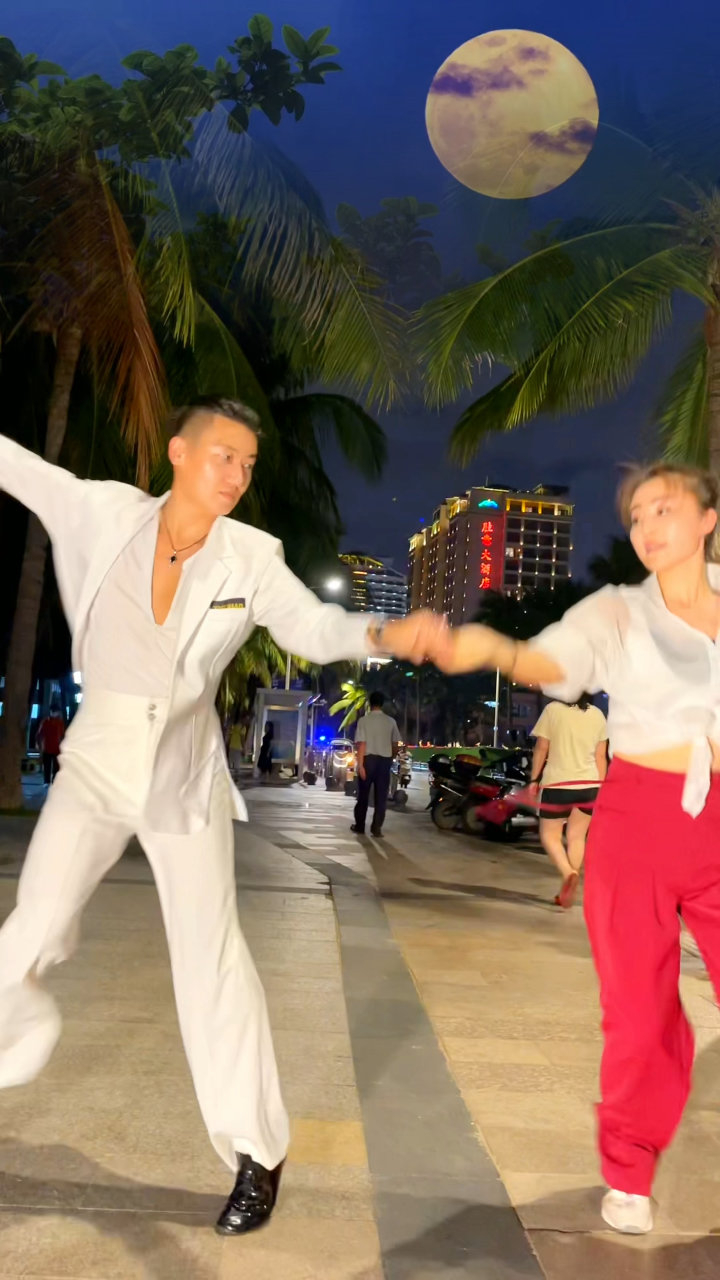 东东娜娜吉特巴双人舞