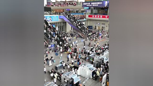 6月22日,全国铁路迎端午小长假出行高峰,成都局集团公司预计发送旅客145万人次