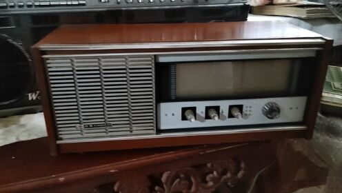 春蕾收音机70年代的物件