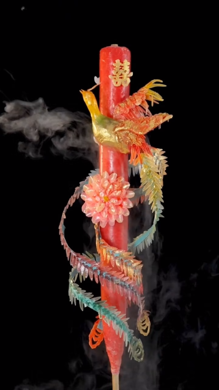 太美了!女子筹备婚礼自制龙凤花烛,成品超惊艳获众多网友点赞