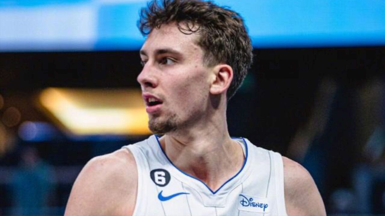 季中锦标赛就是不一样!小瓦格纳踩着中线超远压哨三分命中