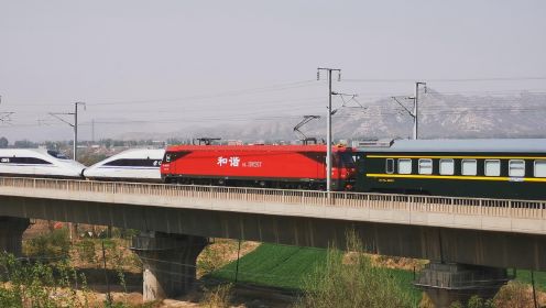 双火车头太牛了！每秒90米！南宁至北京西最快列车Z286！动车交汇