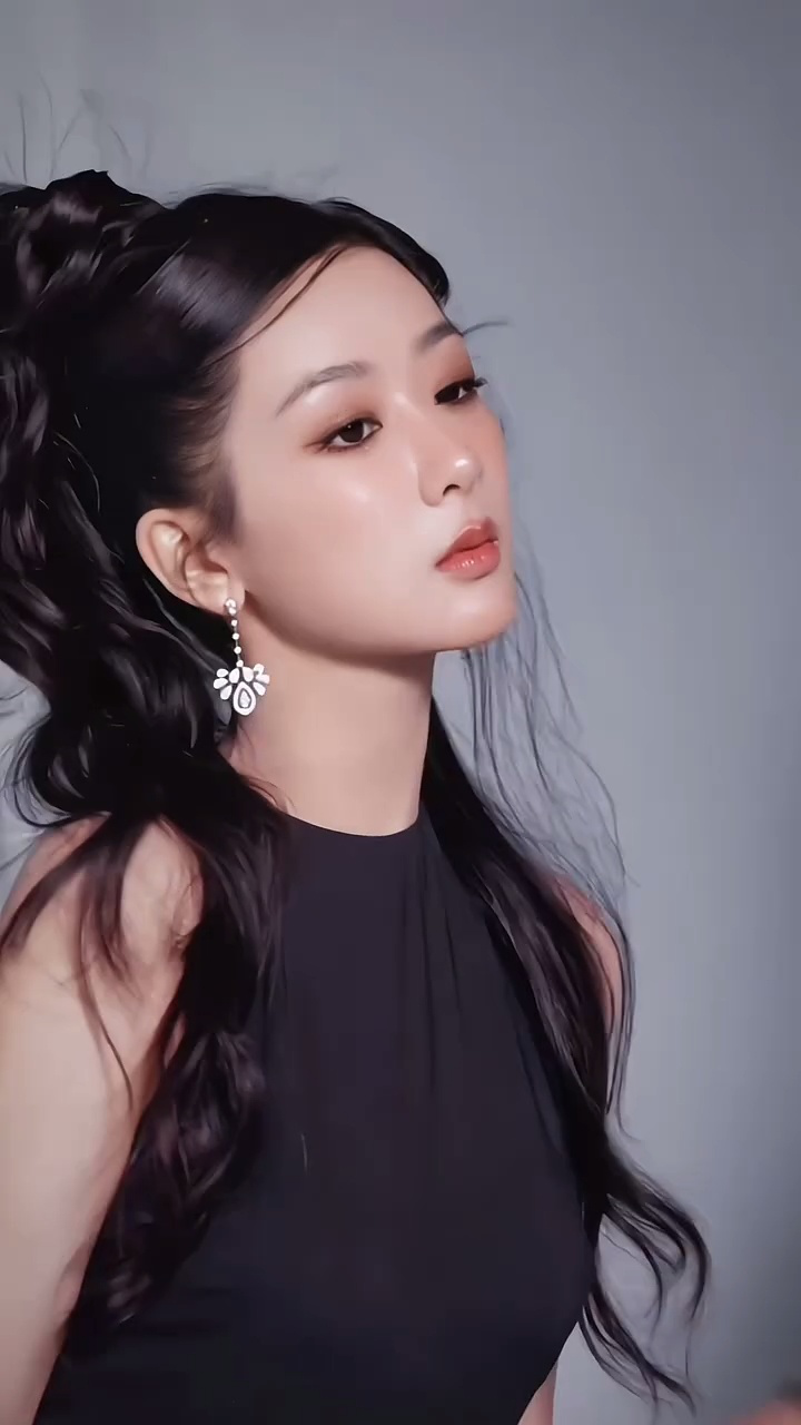 杨紫,1992年11月6日出生于北京市,毕业于北京电影学院2010级表演系