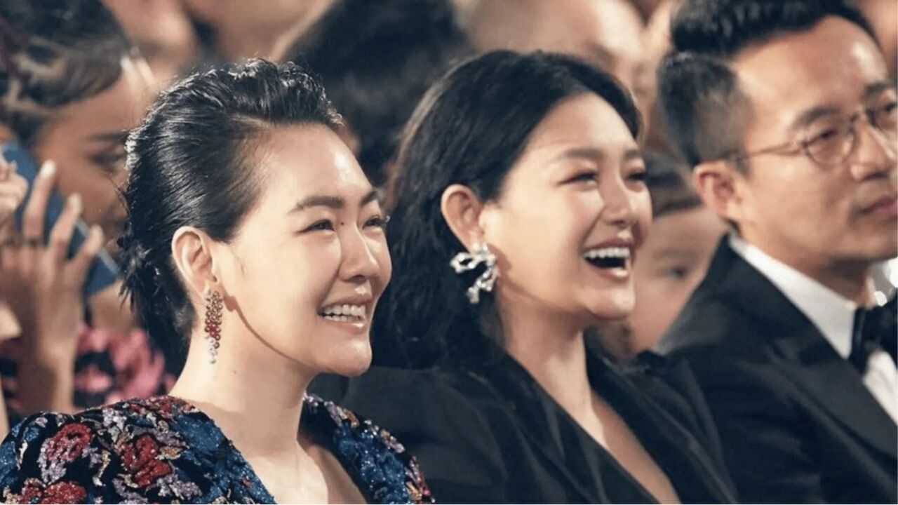 看完小s的这段描述 终于知道大s为什么会站在家门口迎接现任老公了