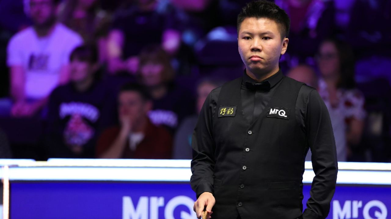 两杆破百一扫阴霾!周跃龙6比2晋级,排名赛首胜罗伯逊!